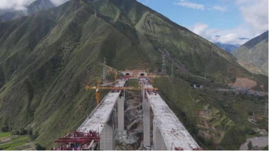國家高速公路（G8513）武都至九寨溝建設(shè)項目機(jī)電工程.JPG